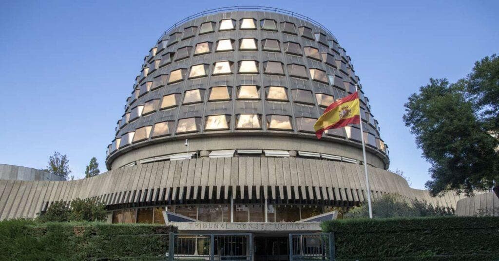 EL PLENO DEL TRIBUNAL CONSTITUCIONAL HA DECIDIDO POR  UNANIMIDAD QUE EL RÉGIMEN DE VISITAS, COMUNICACIONES Y  ESTANCIAS SEA DETERMINADO POR LA AUTORIDAD JUDICIAL