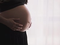 El Supremo rechaza los permisos por nacimiento dobles a las familias monoparentales