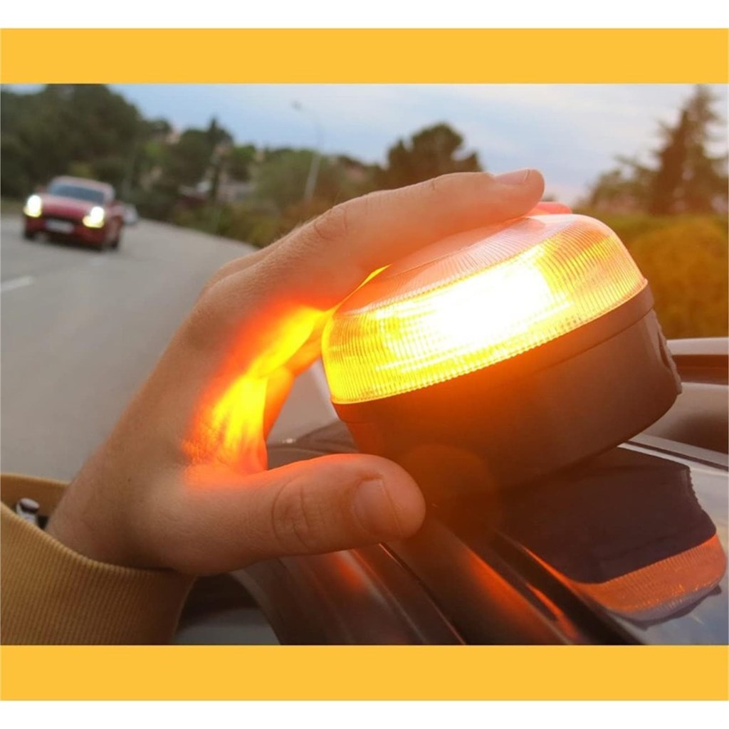 La AEPD aclara que quien adquiere una baliza V16 «no tiene que dar sus datos personales a ninguna administración»